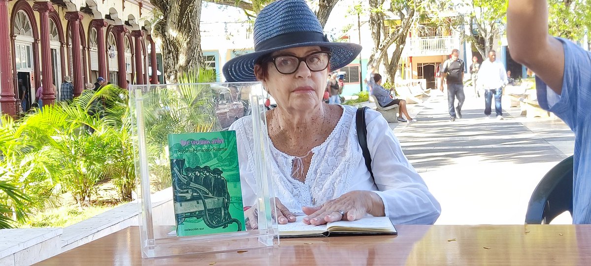 SArteagaR's tweet photo. #Juevesdellibro #CPLL #LasTunas #Cuba https://t.co/4mB49tnINj