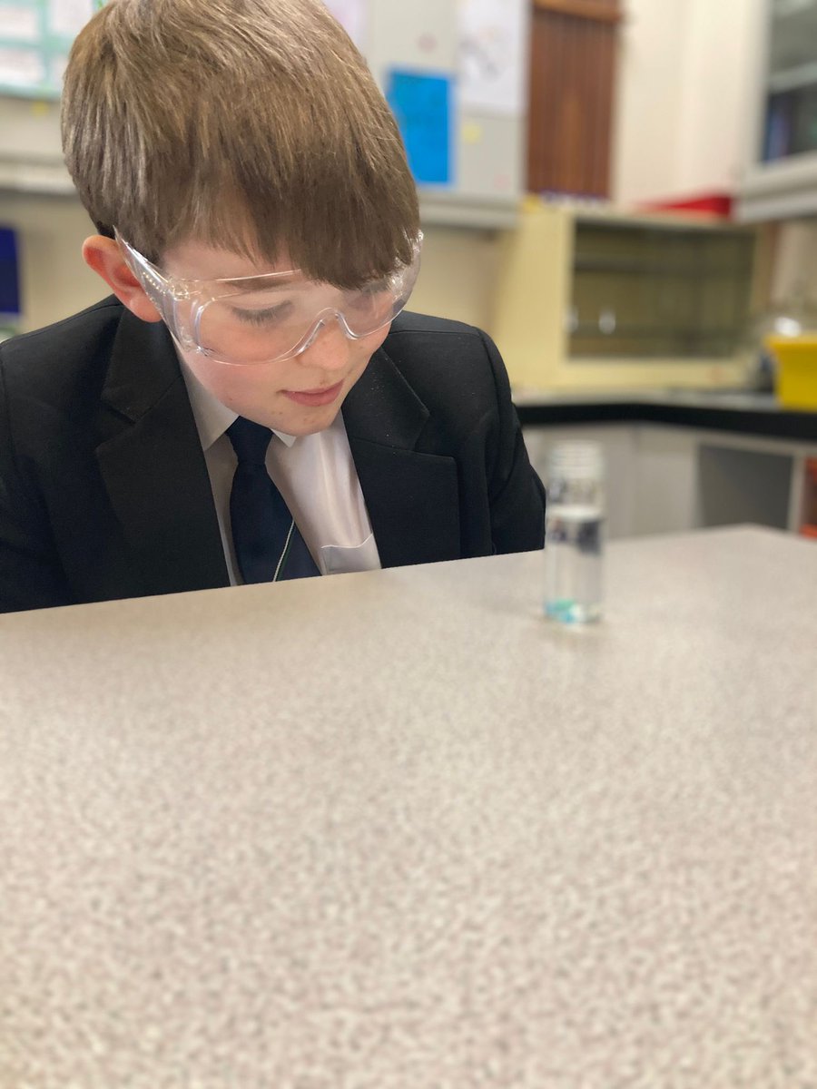STEMatBHS's tweet photo. Some pictures of 2P9 growing some crystals! They have been learning about kidney stones and how they are formed 🤩🧪 #STEMeducation https://t.co/MzYDhmTRrR