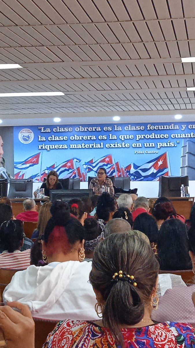 yanisbeycb's tweet photo. Iniciamos el segundo día del Concentrado de Actualización para Secretarios Generales de los Comités Municipales de la @CubaCentral con Johana R Tablada de la Torre Subdirectora del MINREX, quien nos actualiza sobre las relaciones bilaterales entre Cuba y EEUU.
#MejorSinBloqueo https://t.co/UEfq27Uh1g