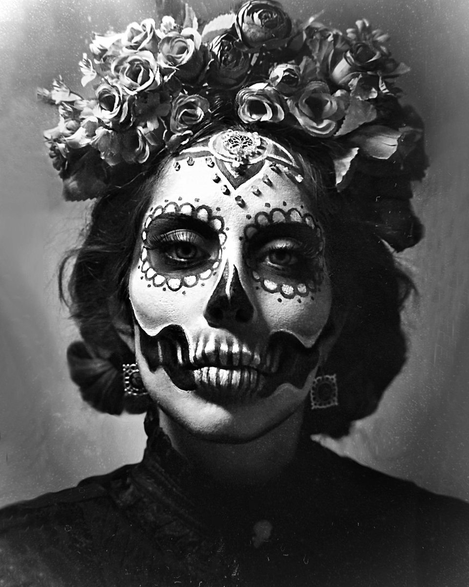 Kiekua's tweet photo. 💀 
.
.
.
#dayofthedead #diadelosmuertos #makep #skull #makeupartist 
.
.
.
#diadelosdeftones #blackandwhite #calavera #calaveras #mexicanskullmakeup #lacatrina #catrinamakeup #catrinamexicana https://t.co/fDFtuGs4lB