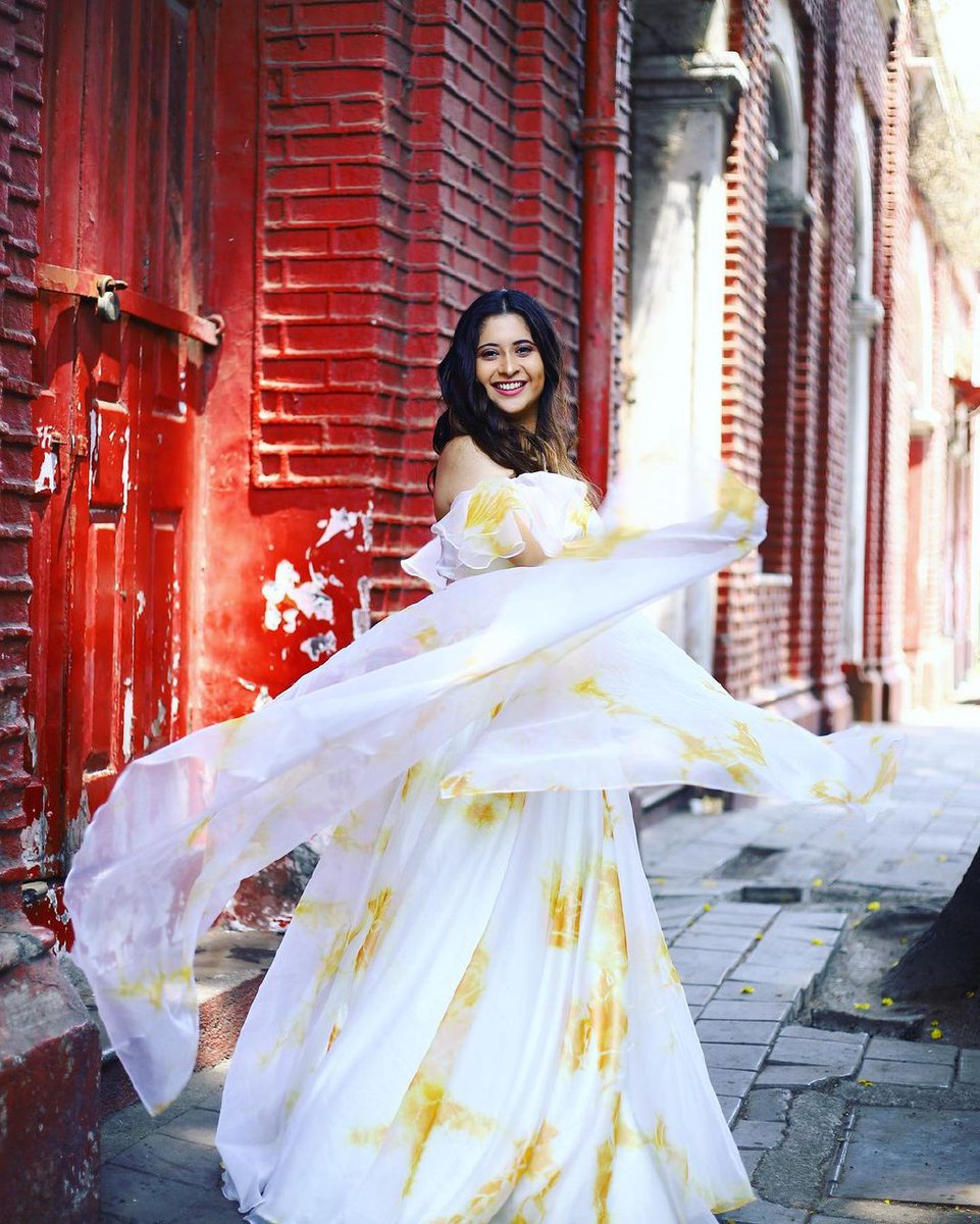 fillamwala's tweet photo. मन हे पाखरू....😍❤️ #gayatridatar #manhepakharu #actores #marathiactoress #beautifull #gorgeous #gayatri #tulapahtere #indianactors #apligayu #yuvadancingqueen #gratitude #fillamwala https://t.co/3rhDN74wcl