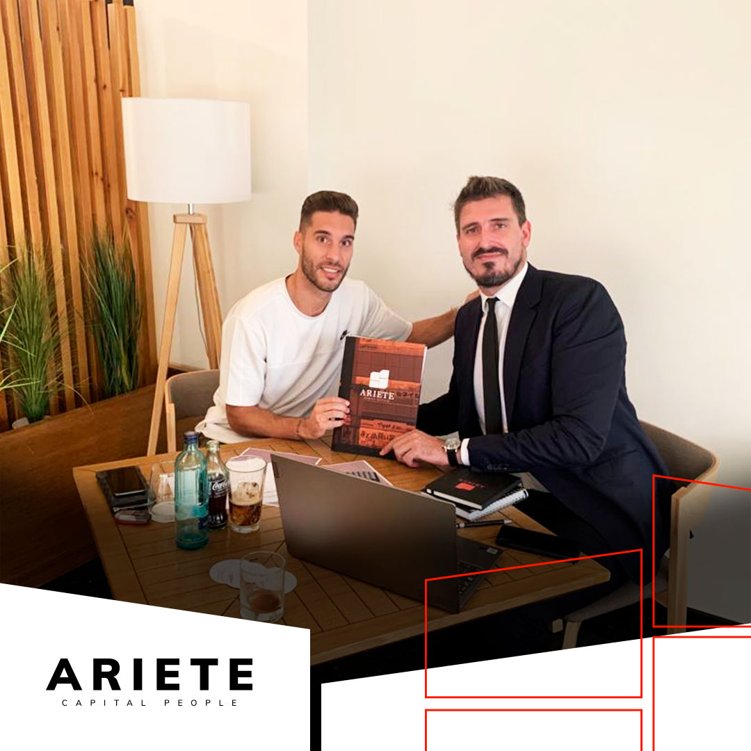 📸Nuestros 𝗖𝗮𝗽𝗶𝘁𝗮𝗹 𝗠𝗮𝗻𝗮𝗴𝗲𝗿𝘀 han visitado a: 

* <a href="/DavidSoria18/">David Soria Solís</a>, jugador del <a href="/GetafeCF/">Getafe C.F.</a>.
* <a href="/rubenrochina23/">Rubén Rochina Naixes</a>, jugador del <a href="/GranadaCF/">Granada CF ❤️⚪️</a>.
* Víctor Díaz, jugador del Granada CF.
* César Navas, ex-futbolista.

🤝Seguimos trabajando en su patrimonio e inversiones.

#Ariete