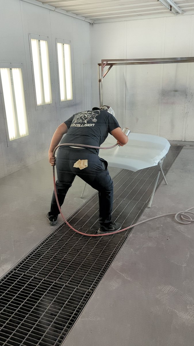 DvilleHSAuto's tweet photo. Getting ready to spray candy paint!!! Auto Collision Rocks!! https://t.co/ZCFkhtB3Q5