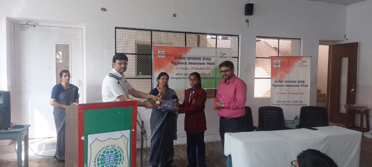 HPCL_JaipurRO's tweet photo. Drawing Competition Was Organized Today On Account Of Vigilance Awareness Week 2022 In Maheshwari Public School, Jaipur. Students Took VAW Pledge And Were Sensitized About Eradicating Corruption. @HPCL @Rg03Goel @hpcl_NWZ https://t.co/RmtESSmKde