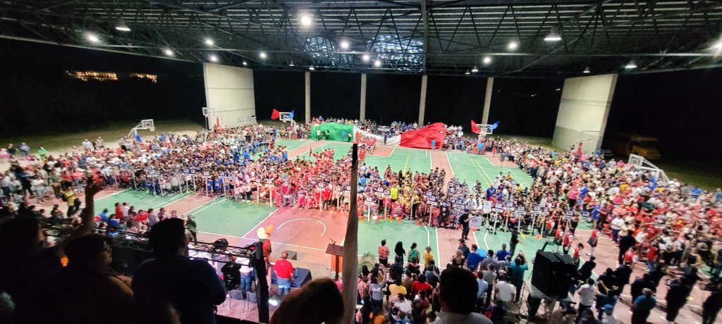 mario_mendez_r's tweet photo. 1800 niños y niñas de Yucatán en su Basquetbol @TJBullock11 @FIBA @ademeba_oficial @mexbasquet @LitoVargas_ @omarquintero_11 #nadanosdetiene @MauVila @mundobskt #basketballforgood #COCABA @concencaba @FIBA_es @FIBA_media @ICOACHKIDSWORLD @fervarno @RenanBarrera https://t.co/c5xs10ZIiF