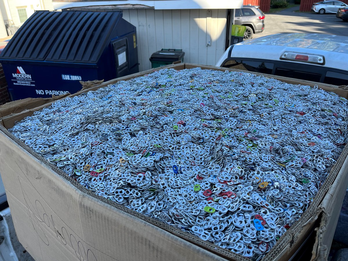 rmhbuffalo's tweet photo. With 2 trucks &amp; the work of our terrific volunteers, Katie, Nick, Nick, Aidan &amp; Owen, we made the trip to @NiagaraMetalsLLC w/2,000 pounds of pull tabs! When recycled, pull tabs generate vital funds to help support our mission💖#KeepingFamiliesClose #ThankfulThursday #rmhcwny https://t.co/hRRMK5VNrz