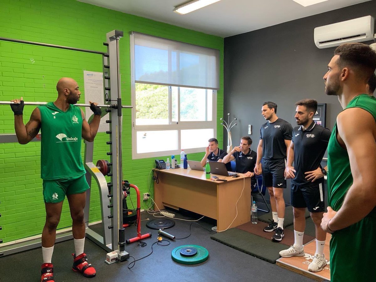 ManoloRodrigue's tweet photo. Finalizamos la toma de datos con @cvalmeria para explorar las variables mecánicas L-v 🏋🏼‍♀️ y su relación con variase rendimiento específico en 🏐
@alex_pc1992 @andresbaena96 @DDF_David Agradecidos al cuerpo técnico y directiva por la confianza #EntrenamientoUAL @SPORTResearchG1 https://t.co/NraVweKDn7