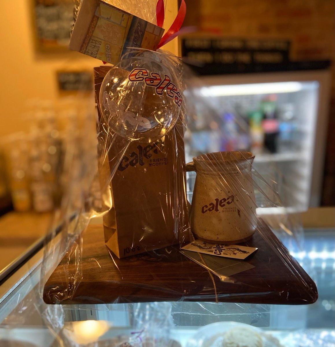 CafeCaleo's tweet photo. Gift 🎁 Ideas @ Caleo, all made local by small businesses. We love these bundles with locally roasted coffee beans (so good!), charcuterie boards with coffee beans details (amazing!), Christmas ornaments made by upcoming local entrepreneur, plus gift tags by local artist! https://t.co/tyXPjmM8n9
