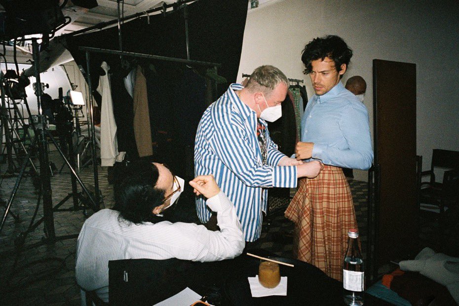 Harry para a coleção Gucci HA HA HA.