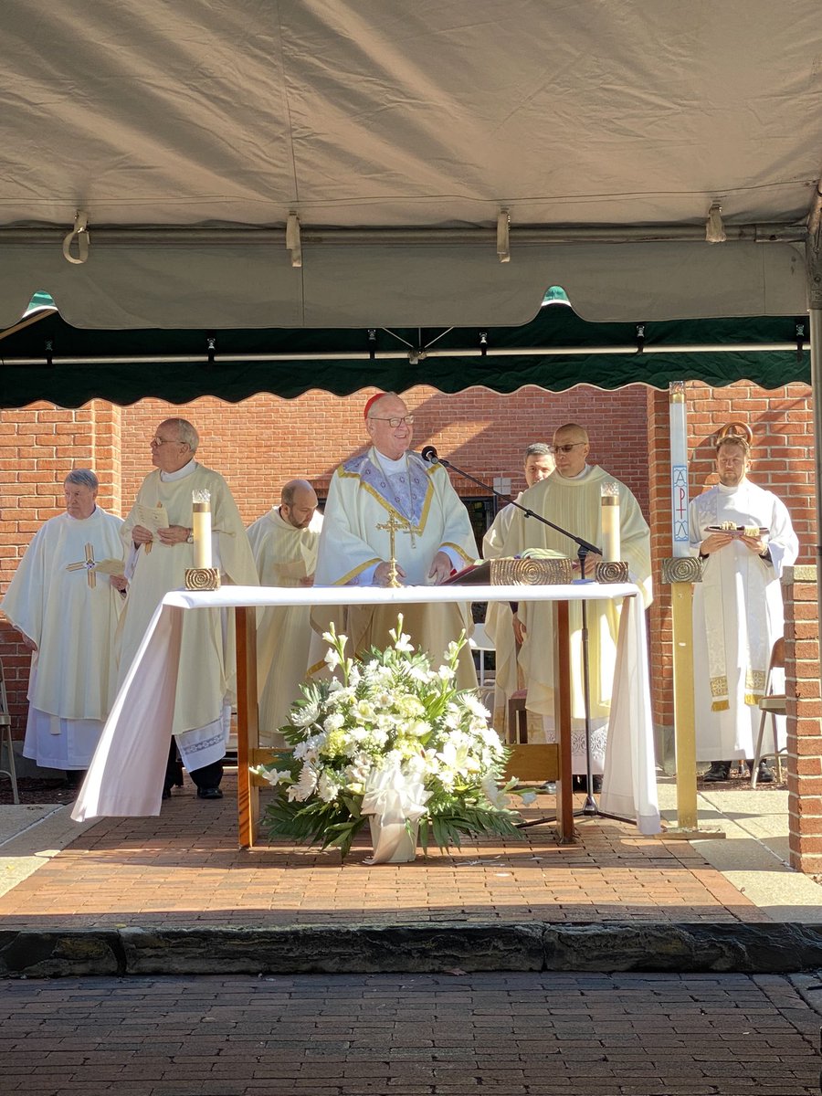 CardinalDolan's tweet photo. It was a joy to celebrate Mass at Resurrection Cemetery in Staten Island for All Souls Day. We gather to remember those who came before us, and pray that they may now be enjoying life everlasting with God in Heaven. https://t.co/shQTdJnZWJ