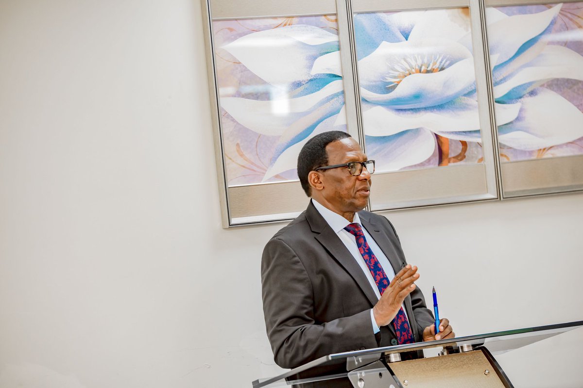 RFTCrwanda's tweet photo. Kuri uyu wa mbere taliki 31 ukwakira 2022, kubiro bikuru bya RFTC hateranye inama y'inteko rusange ya RFTC yari iyobowe na chairman wa RFTC nyakubahwa Col. Twahirwa Loui Dodo. https://t.co/vIOAfxlkbS