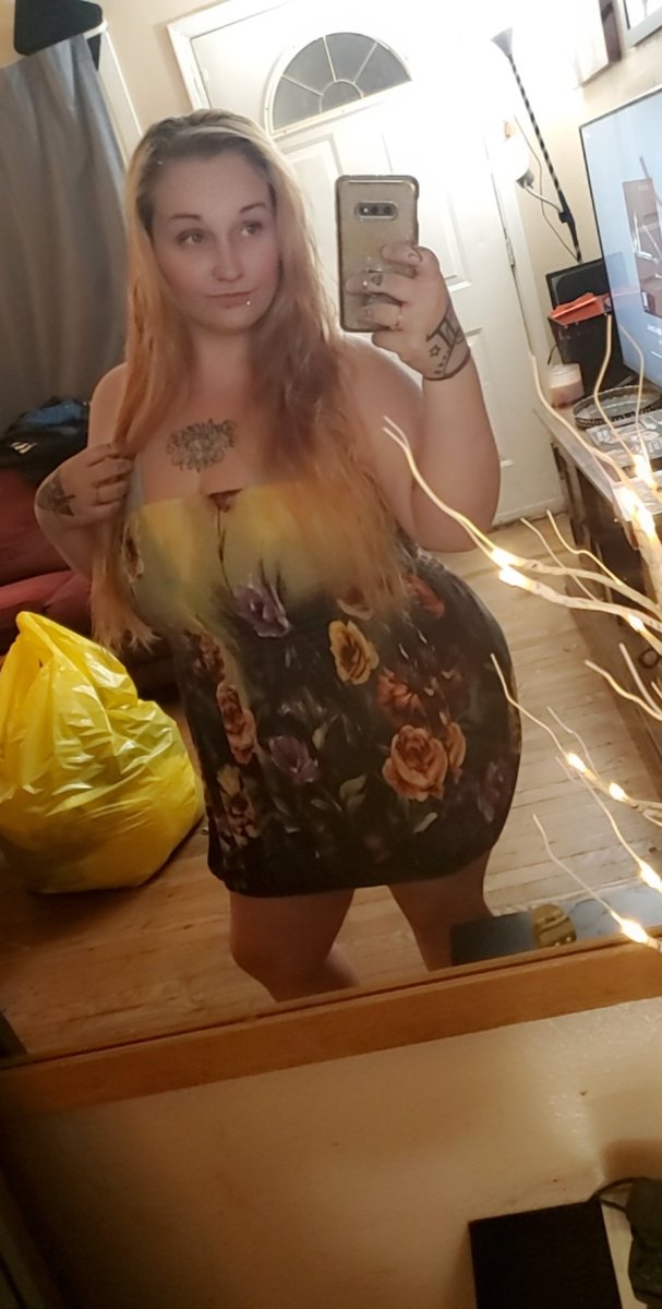 PrincessDanni69's tweet photo. I'll be throwing BIG DEALS all day today. Don't miss out, like u already have been. Kik danniyumyum.😈 #cuckoldmom #CuckoldDreams #cucksissy #findom #findomgod #findommaster #findoms #humiliaton #SissyPig #sissyboy #feetpicsforsales #feetfetiche #feetworship #Feet #contentprivate https://t.co/6hGFNhwaDZ