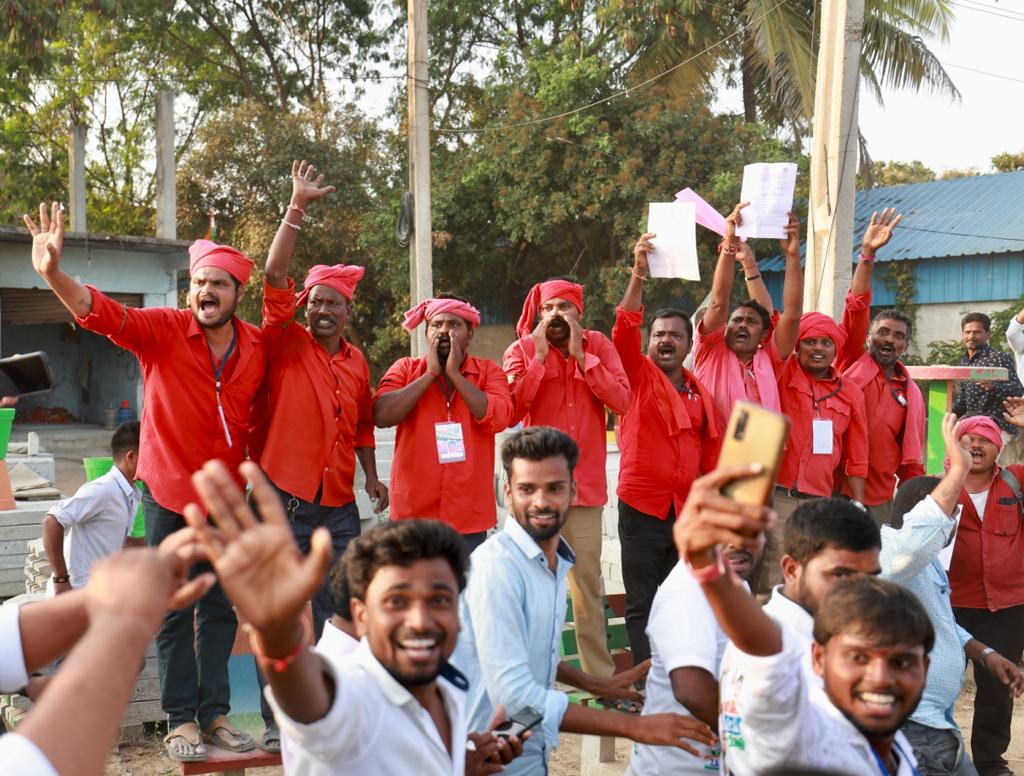 yashir_nawaz's tweet photo. Where do we get the energy to keep going? These faces 👇

#BharatJodoYatra https://t.co/5wuTXNDX82