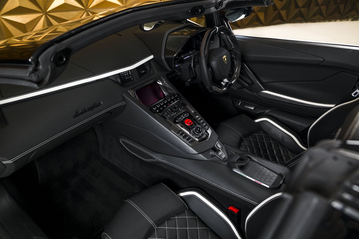 gvelondon's tweet photo. All the thrills of a N/A V12 with the added bonus of a roadster 😮‍💨 

More information on our Lamborghini Aventador S Roadster is now available on our website >> https://t.co/Lz2c6Ipp7T 

#Lamborghini #AventadorS #GVELondon https://t.co/MW1AYNAVl8