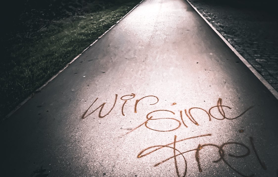 Yve75935487's tweet photo. nice idea, but no...we're not
#thought #badmood #hateitall # https://t.co/7hRXtQ6RAN