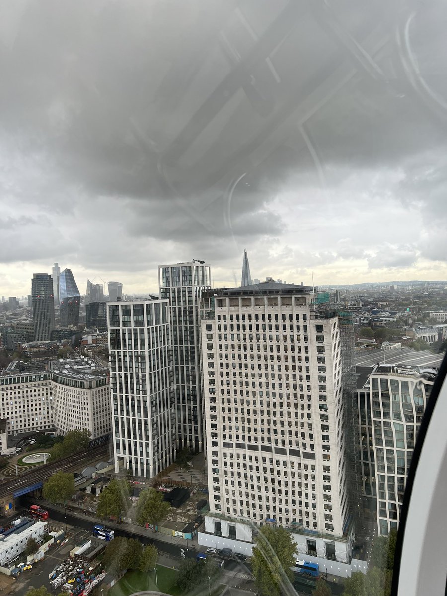 DavidRea5001's tweet photo. Currently stuck on @TheLondonEye “no need for concern”😂 https://t.co/FJIAQcrl5a