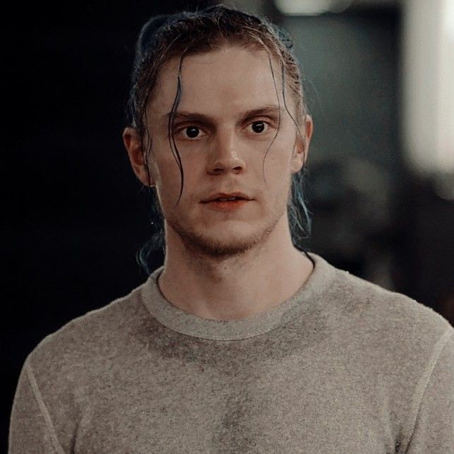 evancomfort's tweet image. evan peters as kai anderson 🤒