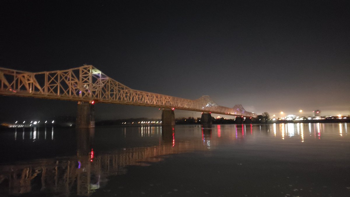 MaureenStabile's tweet photo. View of Ohio River during early morning group walk in downtown #Louisville #GPAconf2022 @GPANational https://t.co/F9gIrJ3GGX