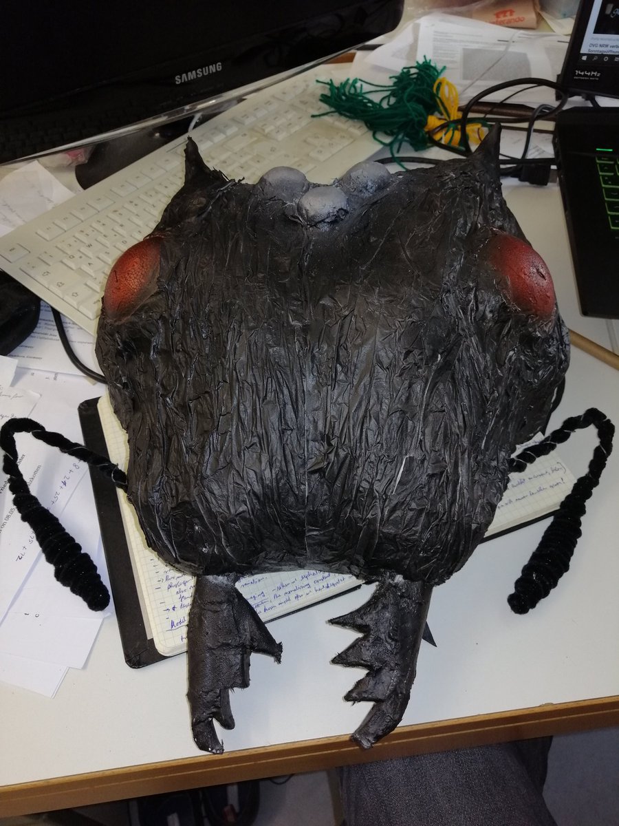 Successfully defended my PhD yesterday 😊
Super blessed with my supervisors Rolf Beutel and <a href="/hans_pohl/">Hans Pohl</a> and my friends at the <a href="/PhylMuseum/">Phyletisches Museum</a> who made the most amazing ant hat ever 🐜🐜🐜