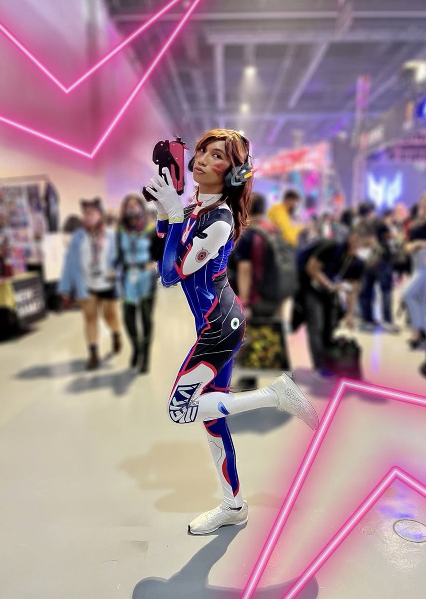 Planet_Veenus's tweet photo. Time to save the world? Game on! ✨

Attended #ESGS2022 Day 1 as my main in Overwatch, https://t.co/aV1On02yah!! 🐰

📸: SuperWarielle of Gamebookr
Post-processing: Rain De Vera

#ESGSComebackIsReal #DVa #Overwatch #Cosplay https://t.co/leHmrDdduc