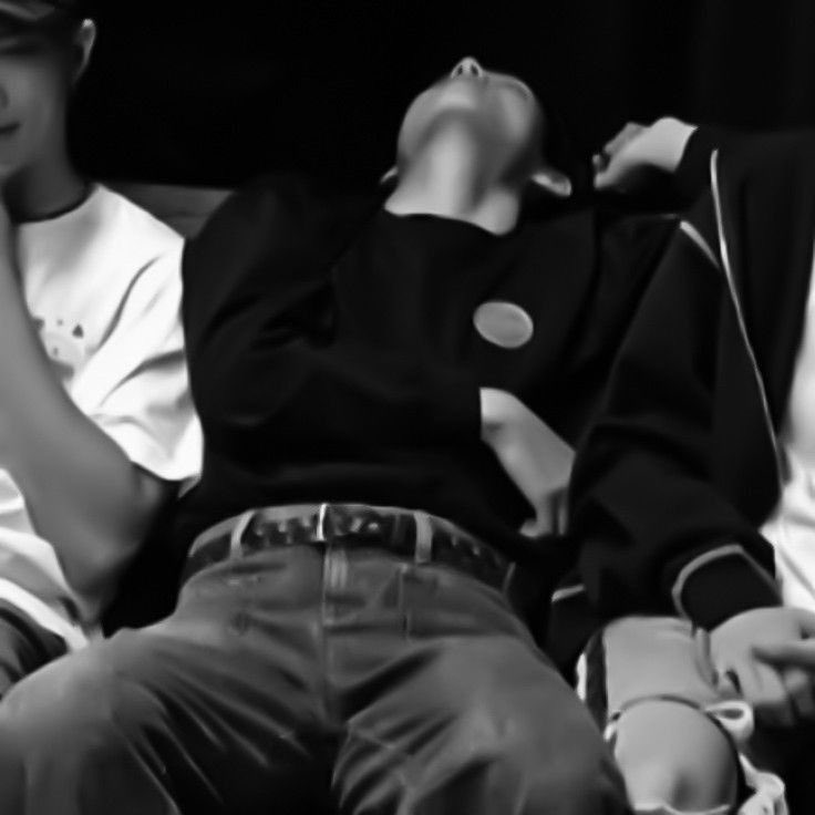 поиск мью!!!! 
очень ищу новых активных малышек чтобы разбавить ленту! желательно арми! буду любить и лелеять♥️
рт пжпжпж