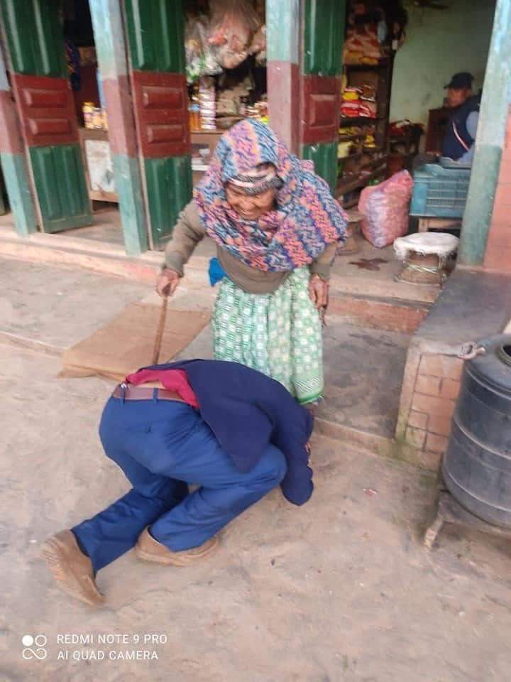 Yatri_R100's tweet photo. हाम्रा जिल्लाका उमेदवार पो उमेदवार 😊

Pic credit: Sailendra Mishra, तनहुँ -२ https://t.co/6zS6f6ncJT