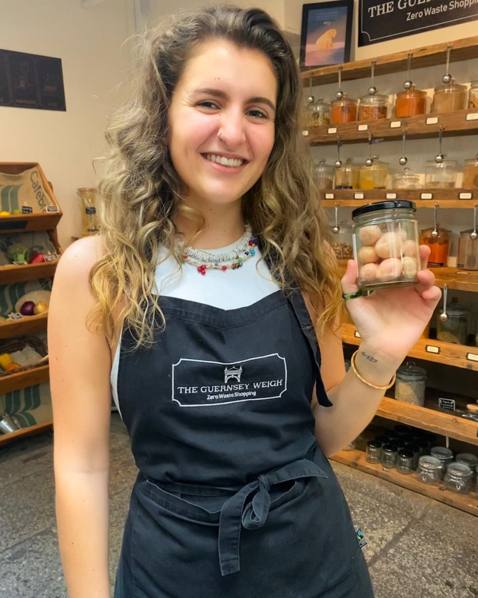 Meet our newest member Mimi!
Mimi is enthusiastic about encouraging an eco friendly lifestyle, especially amongst the younger generation. She enjoys finding environmentally friendly swaps and offering tips to anyone looking to take the next step in their sustainability journey!