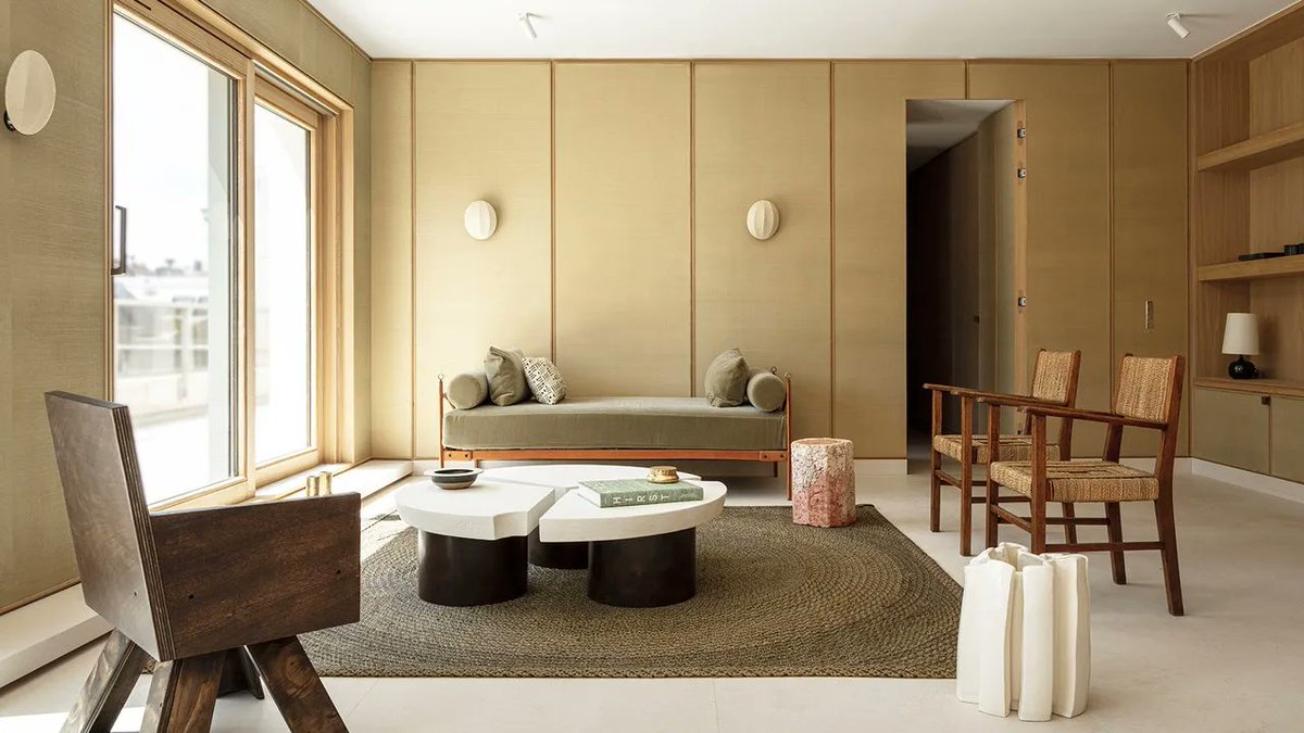 ParisArtDeVivre's tweet photo. In love 💛 with the work done by Jessica Berguig and Francesco Balzano for this 2-story home located on the very chic #AvenueMontaigne in #Paris...
https://t.co/O0pFTHhZIc @ArchDigest #architecturedesign #homedecor #Afterbach https://t.co/8MCHNFiJ3C