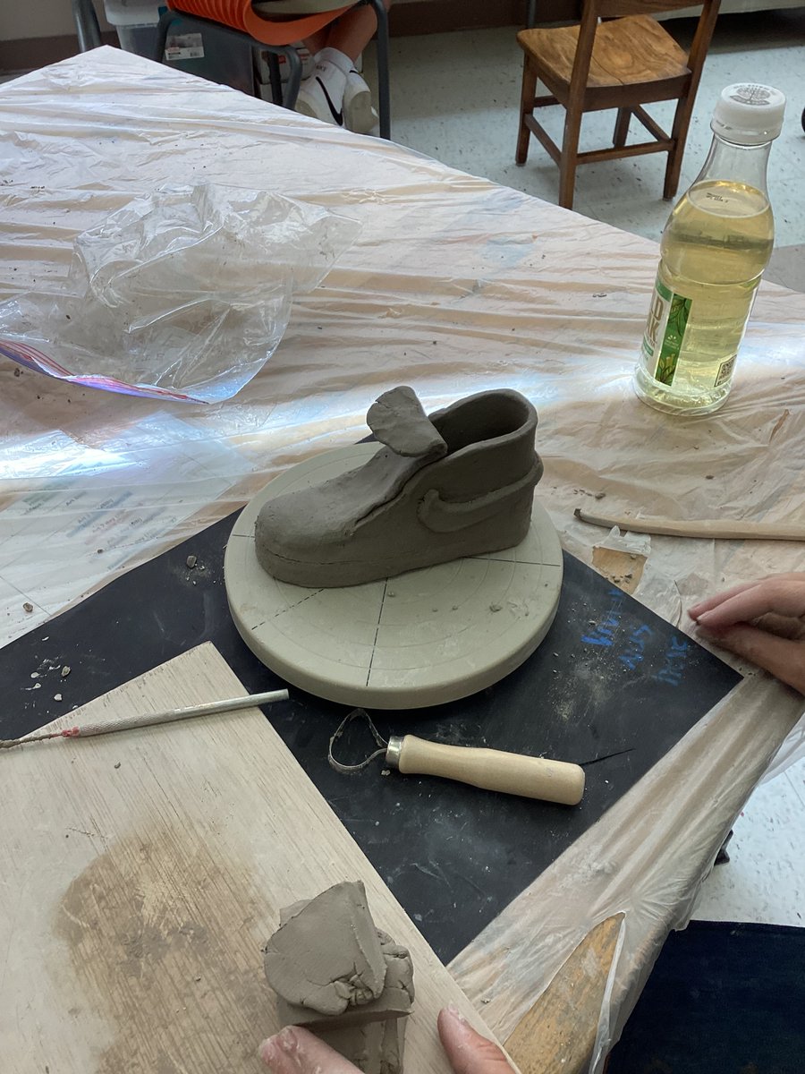 PineCrestArts's tweet image. #PCMiddleSchool creatives are channeling their inner fashion designers by sculpting their shoe design into physical clay models! #PCVisualArts