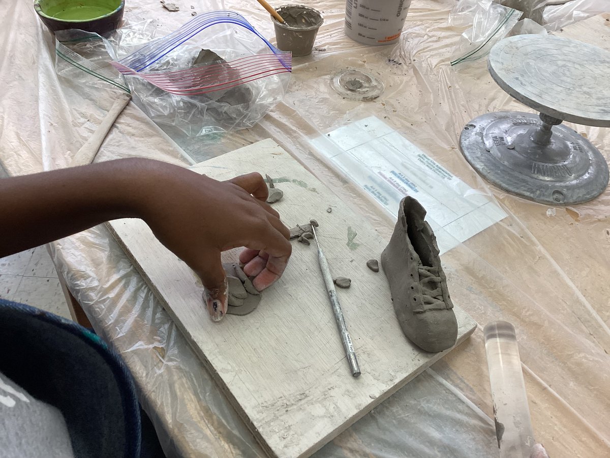 PineCrestArts's tweet image. #PCMiddleSchool creatives are channeling their inner fashion designers by sculpting their shoe design into physical clay models! #PCVisualArts