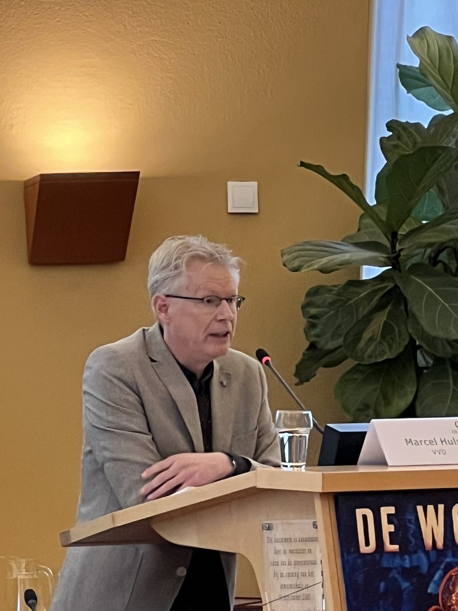 Marcel Hulst (VVD) is tevreden met de financiële uitgangspositie van #DeWolden. De VVD dient een motie in over ondersteunende maatregelen voor energiekosten. Hij is van mening dat elektrisch rijden de toekomst is en het college moet zich daarop voorbereiden met een brede visie.