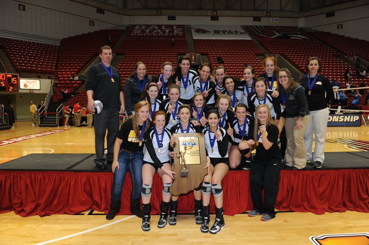 10 Years Ago Today (Nov. 3, 2012) The Avon Orioles celebrated winning the #IHSAA Class 4A Volleyball State Championship! 🏆🥇🏐🔥⚫️🟡 @OrioleAthletics @ihsvca Official Program: legacy.ihsaa.org/portals/0/Flip…