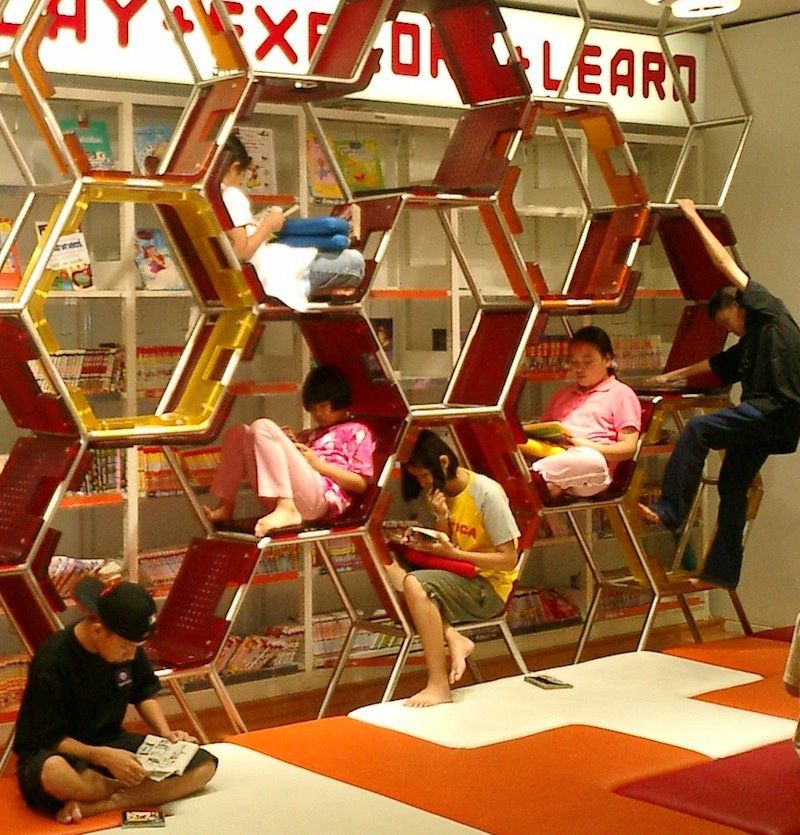 lauraprimig05's tweet photo. Al transformar un espacio educativo es importante que como docentes abramos la mente y seamos creativos. Solo así diseñaremos espacios y utilizaremos el mobiliario consiguiendo que cualquier zona se convierta en un lugar para el desarrollo de aprendizajes. #MasterEduDigitalUEx https://t.co/dZwd8sRMEF
