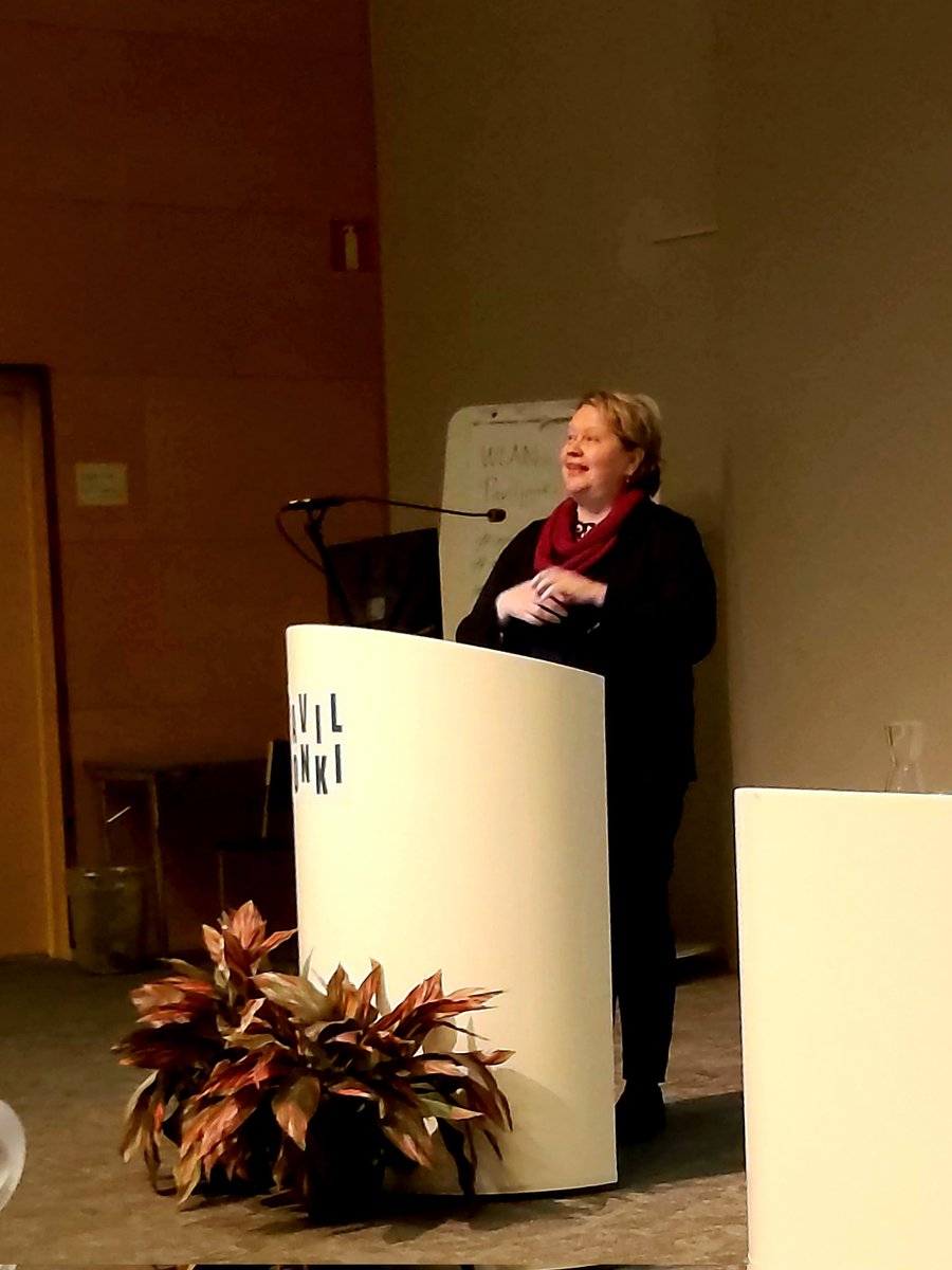 Ihmistä tarvitaan aina! #EK <a href="/mirjahannula/">Mirja Hannula</a> haastoi #Oppisopimus osaajia pohtimaan, miten yhdessä monitoimijaisesti ratkaisemme osaajapulaan liittyviä haasteita. Kyse on useista samansuuntaisista viestinnällisistä teoista #OpsoRy2022 #ammatillinenkoulutus #TyöelämääVarten