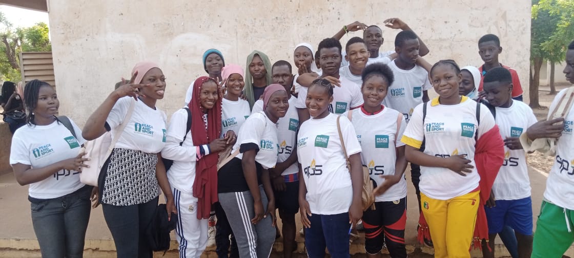 peaceandsport's tweet photo. Les activités du #PeacemakersProject ont repris dans les écoles au Mali !🇲🇱 Heureux d'annoncer que la Fondatrice d’APJS Mali @MakouTraore participera à la session «L’enseignement de la paix par le sport : à la rencontre des éducateurs» lors du Forum International @peaceandsport🌐 https://t.co/tumBSCVJ54