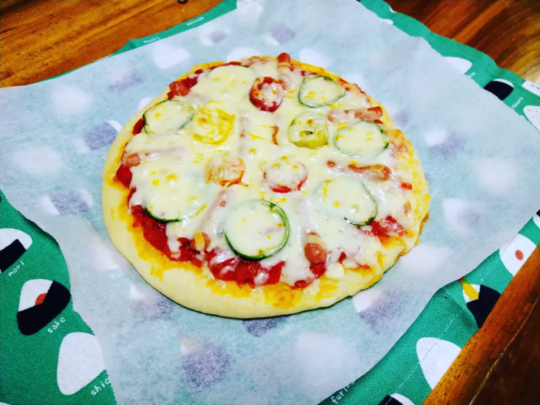 MINE70474046's tweet photo. 今週は美味しい週間でした。生地から手作りピザにチーズフォンデュ。どれも初挑戦だったけど、めちゃくちゃ美味しかった！！！作ってる最中も、みんなで食べてるときも、いい時間でした〜🍴🥣

#フリースクール　#フリースクールMINE　#奄美　#第三の居場所 https://t.co/GpFuOXb8Sf