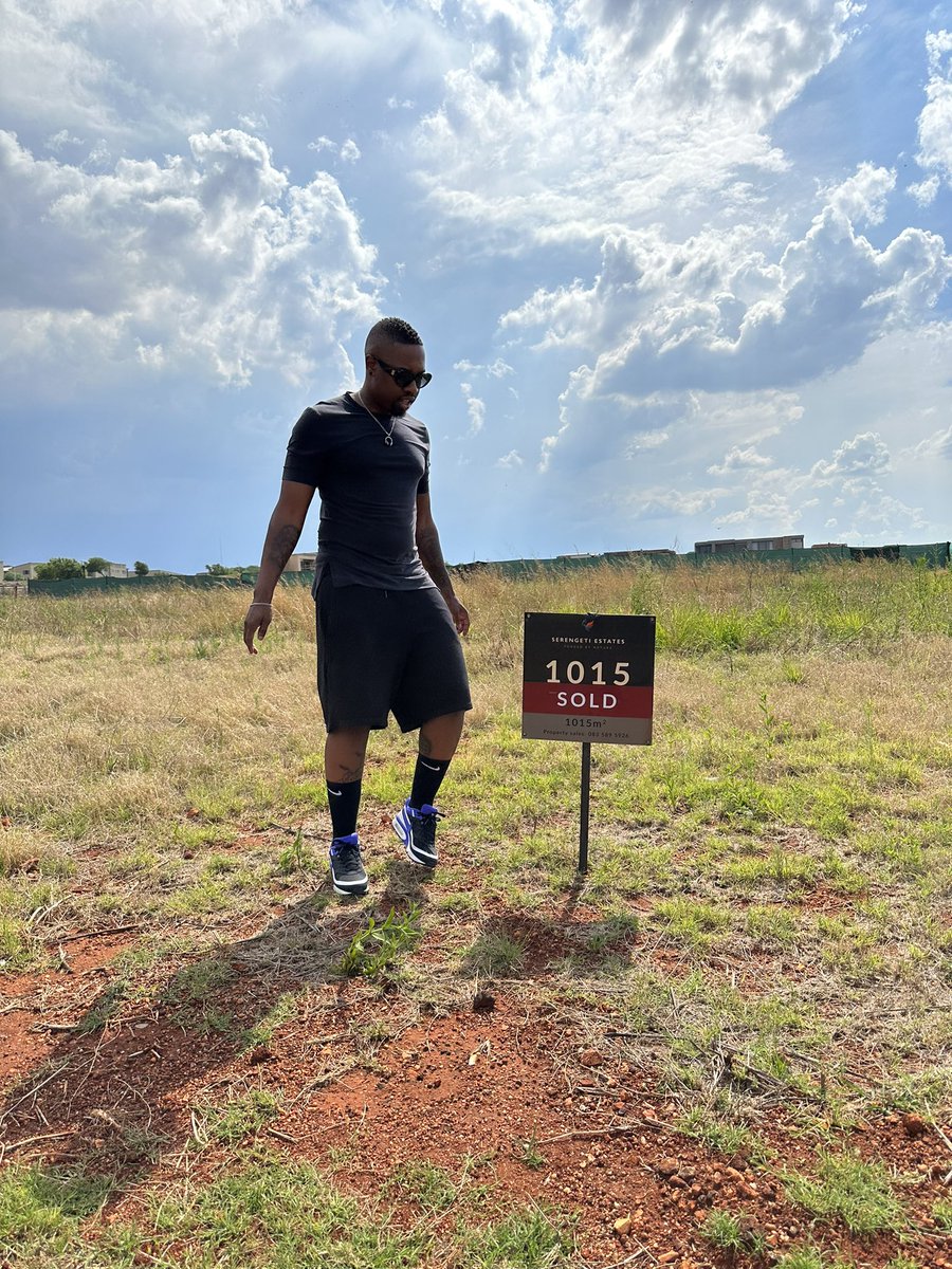 MrJazziQ's tweet image. Title Deeds are piling up. It’s crazy 
Dankie Piano 
Dankie JazziQue ✨