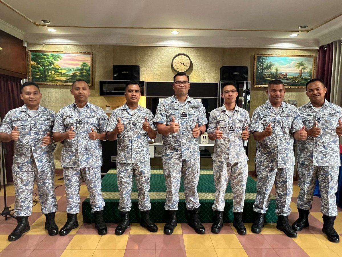 SKTLDMsitiawan's tweet photo. Accept responsibility for your life. Know that it is you who will get you where you want to go, no one else.

Tahniah diucapkan kepada warga @SKTLDMsitiawan atas kenaikan pangkat. Pangkat datang bersama amanah dan tanggungjawab! 💪🏼

#NavyPeople
#ModalInsan
#Kesiagaan
#TLDM
#RMN https://t.co/325BFKMKlZ