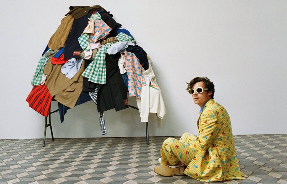 satellitemily's tweet photo. me and my designated laundry pile chair in my room https://t.co/D3eMmoRN4L
