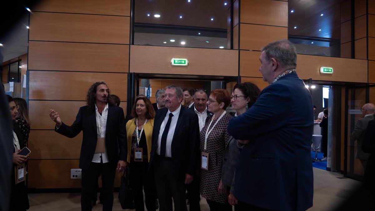 Salon ESS Sud 2022 (@ess_sud) on Twitter photo Le Président de la CRESS, <a href="/DenisP_CressPac/">Denis PHILIPPE</a>, est allé à la rencontre de l’ensemble des partenaires exposants du Salon accompagné par <a href="/fmc010470/">Franck Maillé</a>, <a href="/AgnesRossi05/">Agnès Rossi</a>, <a href="/AClaudiusPetit/">Anne Claudius-Petit</a>, <a href="/LaurentLaik1/">Laurent Laik</a> et <a href="/JMBorello/">Jean-Marc Borello</a>.
Plus de 130 enseignes exposantes sont présentes !
#ess #esssud Le Président de la CRESS, <a href="/DenisP_CressPac/">Denis PHILIPPE</a>, est allé à la rencontre de l’ensemble des partenaires exposants du Salon accompagné par <a href="/fmc010470/">Franck Maillé</a>, <a href="/AgnesRossi05/">Agnès Rossi</a>, <a href="/AClaudiusPetit/">Anne Claudius-Petit</a>, <a href="/LaurentLaik1/">Laurent Laik</a> et <a href="/JMBorello/">Jean-Marc Borello</a>.
Plus de 130 enseignes exposantes sont présentes !
#ess #esssud
