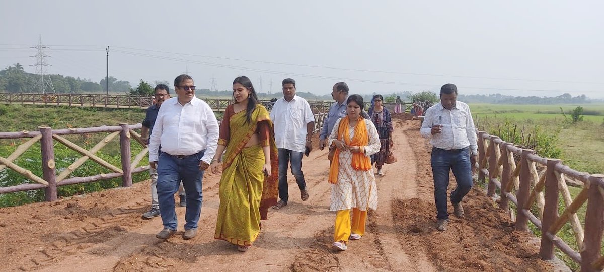 Today Respected Collector, Rayagada has visited  proposed Rural library, Play Ground and Park under Therubali GP .
Then visited Paikapada Model Tank and On going works of Kolnara Bus Stand, Mini Stadium and Rural Park.