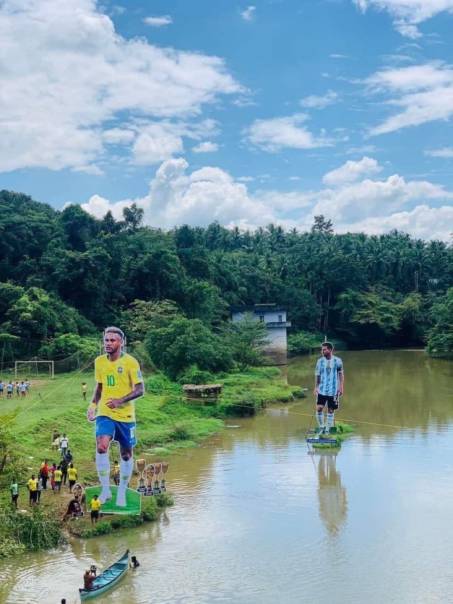 BrasilEdition's tweet photo. In Kerala India, they put up both Neymar (35 feet) and Messi (30 feet) cutouts. 

What dedication 👏🏽 https://t.co/IRWLD9OsJX
