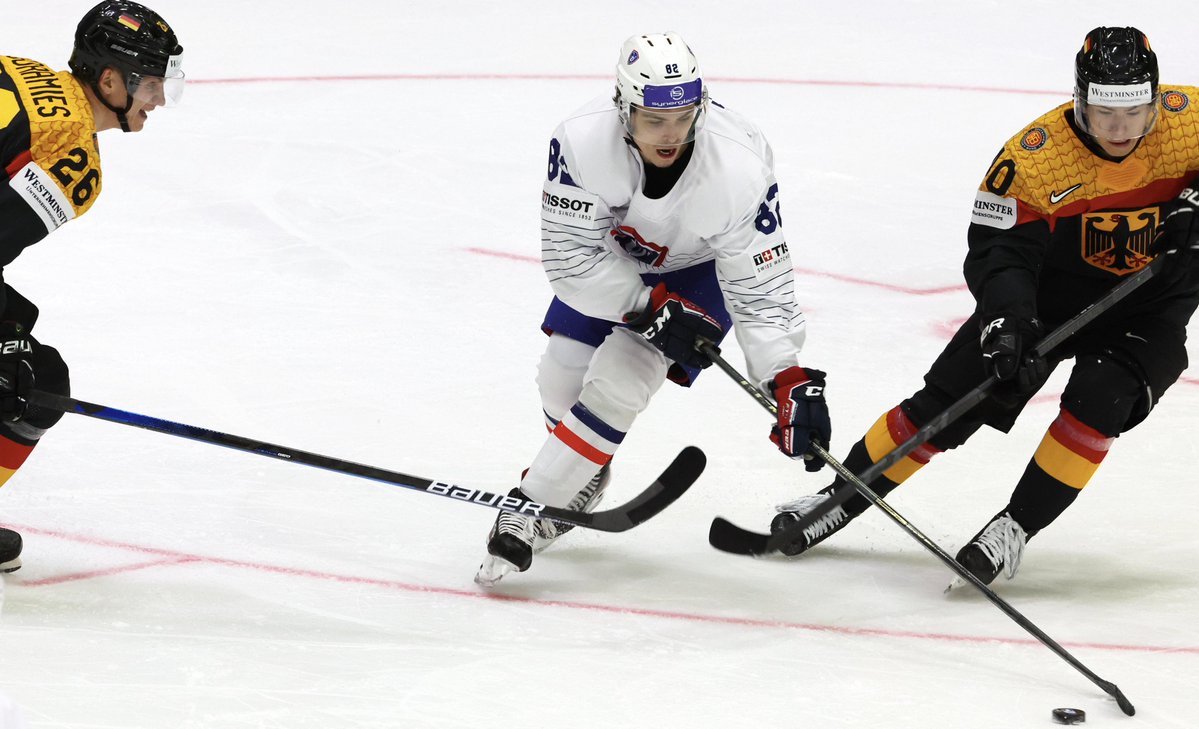 Notre attaquant tricolore <a href="/dylan_fabre78/">Dylan Fabre</a> fête aujourd'hui son 22ème anniversaire (et a enfin l'âge de se baigner sans ses brassards) 🥳

La #HockeyFamily lui souhaite un joyeux anniversaire et un bon stage avec avec l'équipe de France actuellement regroupée à Budapest ! 🎂🇫🇷