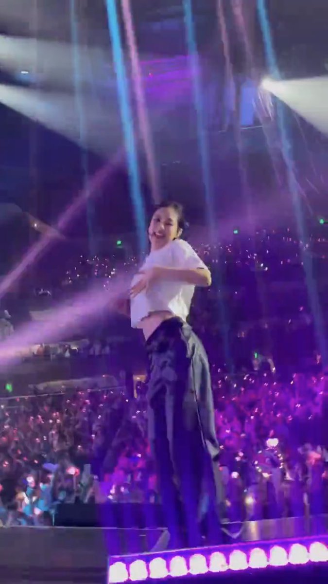 jenniesarchive's tweet photo. jennie is living her best life https://t.co/kjNZ6NKzdT