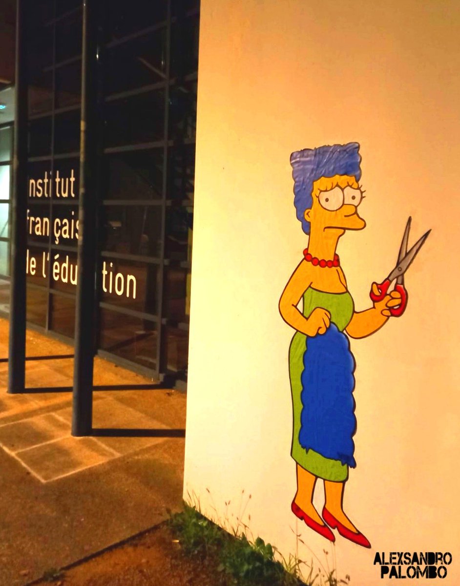 PalomboArtist's tweet photo. "The Cut" Marge is back!
-
Marge Simpson cuts her hair in solidarity with Iran protests on the walls of the French Institute of Education in Lyon [France] 
-
#MahsaAmini #Mahsa_Amini #IranProtests #IranRevolution
#OpIran #IranProtests2022
#IranRevolution2022 #StreetArt https://t.co/WRRd51KicV