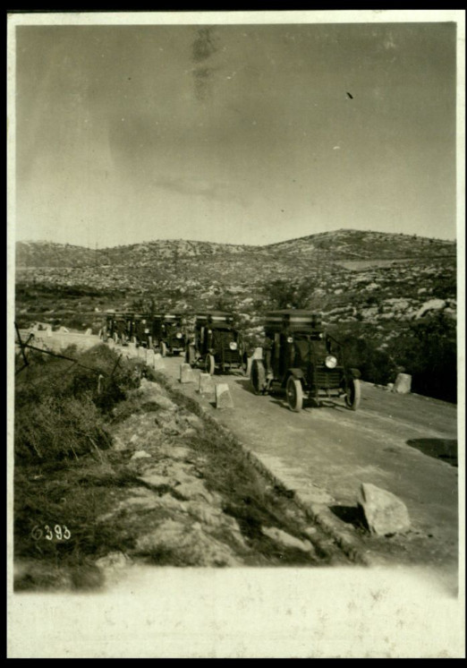 andyblanck1's tweet photo. at 4 pm, 4 torpedo boats disembark the Italian troops on the #Trieste pier already crowded with people. Italian observers fly in the sky and some armoured cars arrive from the #Hermada on the ground and will then be reviewed by Governor Petitti di Roreto.
#ww1italianArmistice https://t.co/2XWMyC3YxD
