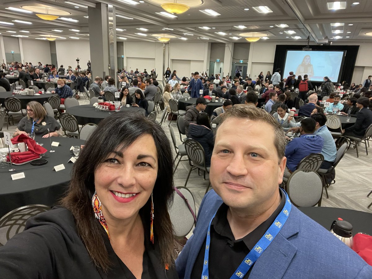 dianeroussin007's tweet photo. Ready to kick off @DirectionsRRC with 1000 students & supporters #Directions2022 #FindingMyPlace #Innovation @RRC @RRCIndigenous @RBCConvCtreWpg https://t.co/nYyrpdb3sQ