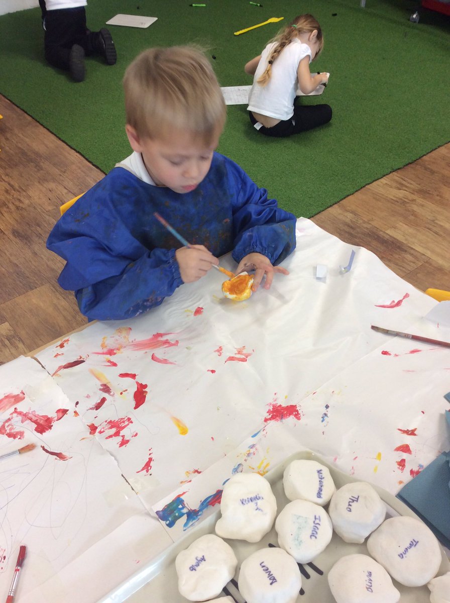 TPAYear2EL's tweet photo. We have been decorating our diya lamps this afternoon @DeltaTheParks @TPAF2LB #TPARE #TPAF2RE https://t.co/VE1gN5S89E