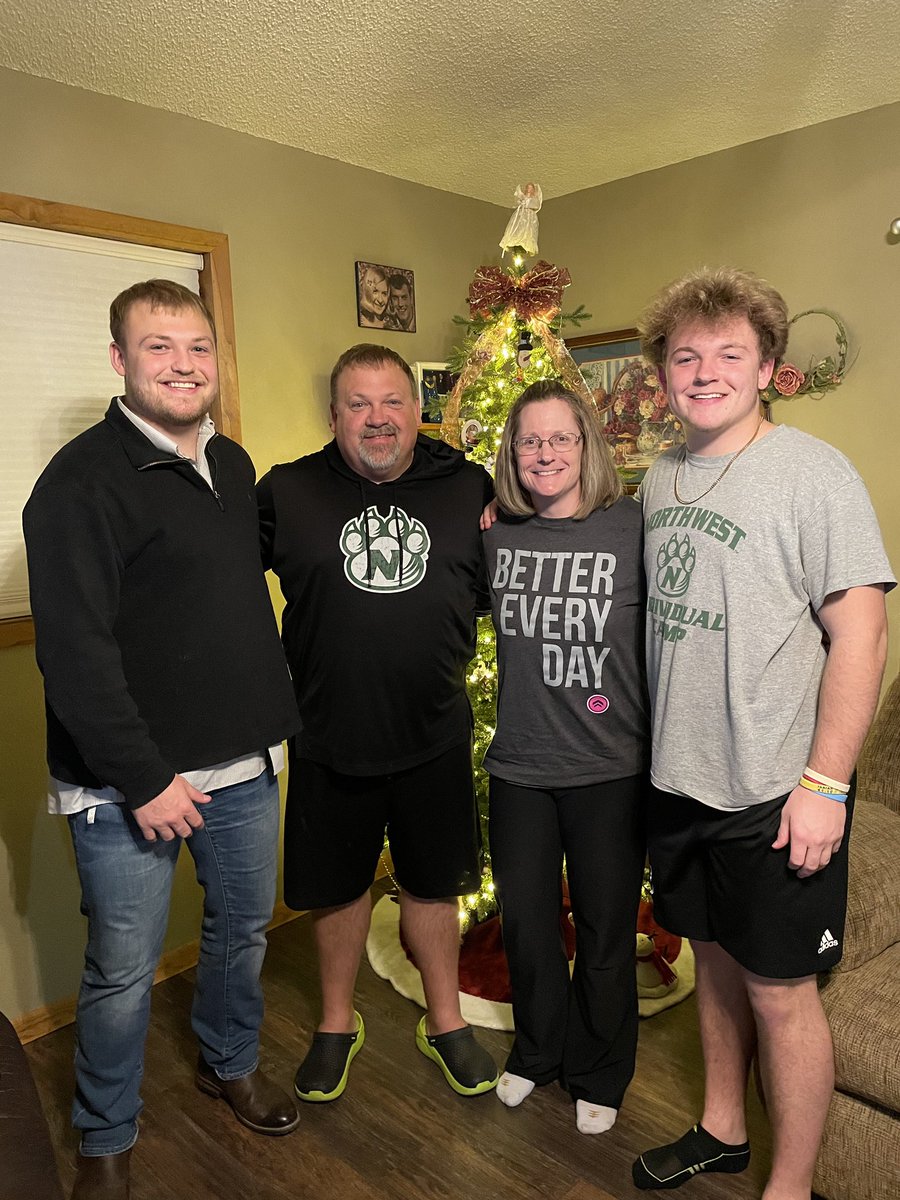 Happy Birthday <a href="/HoundsCoachH/">Matt Houchin</a>!! Hope you have a great day and an even better year. Love you so much❤️🥰