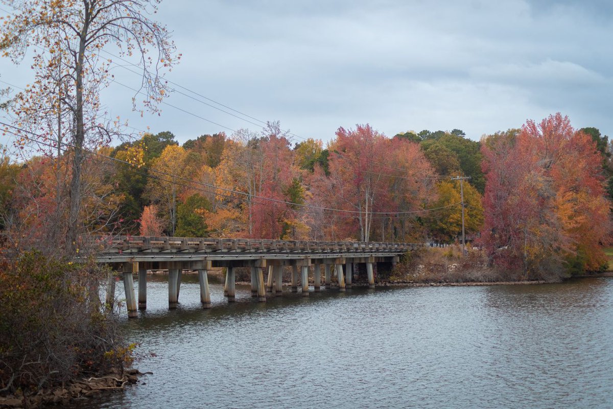 Heather_in_SC's tweet photo. Compton Bridge, Inman, SC #yeahthatgreenville #upstatesc #greenvillesc #spartanburgsc #greersc #simpsonvillesc #yeahthatgreer #greenville360 #southcarolina #greenvillescphotographer #sc #bridge #river #bridges #holiday #art #photographer #instagram #travelgram #clouds https://t.co/cjn8BBzAdk